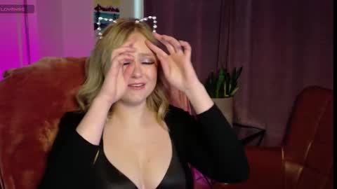 Ahri online show from February 10, 2026, 8:02 pm