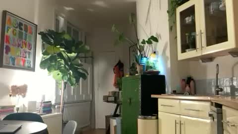 Spicyla online show from November 14, 2025, 5:44 pm