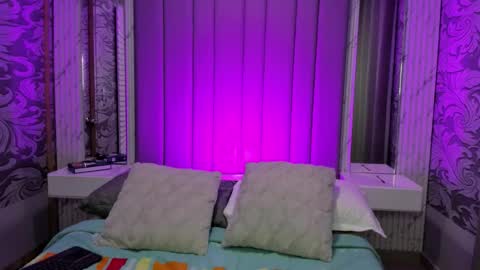   online show from September 19, 2025, 2:57 am