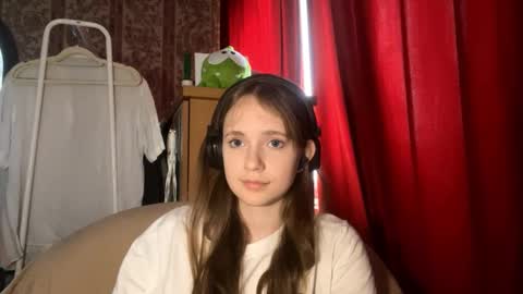 Snapshot of aileenamara chatting on October 3, 2025, 10:12 am Kira online show from October 3, 2025, 10:12 am