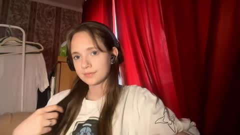 Snapshot of aileenamara chatting on October 5, 2025, 10:13 am Kira online show from October 5, 2025, 10:13 am