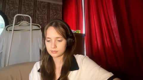Snapshot of aileenamara chatting on October 8, 2025, 11:08 am Kira online show from October 8, 2025, 11:08 am