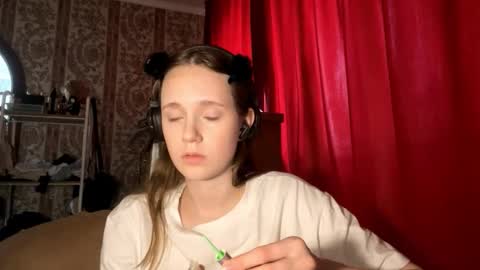 Snapshot of aileenamara chatting on October 13, 2025, 9:20 am Kira online show from October 13, 2025, 9:20 am