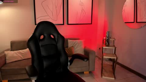  AILEEN VEGA  online show from December 24, 2024, 5:34 pm