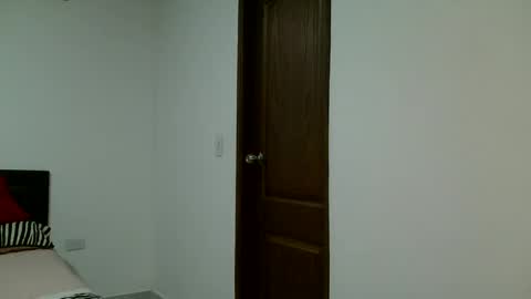 J  online show from September 14, 2025, 2:05 pm