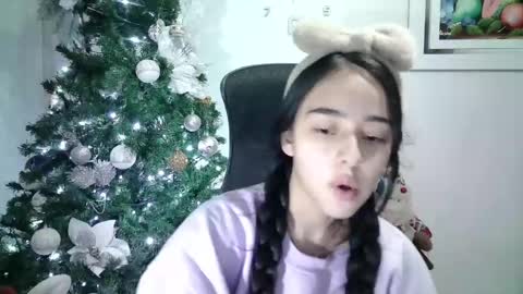 Snapshot of aineangeel chatting on December 4, 2024, 3:37 am AINE online show from December 4, 2024, 3:37 am