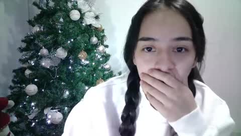 Snapshot of aineangeel chatting on January 21, 2025, 3:26 am AINE online show from January 21, 2025, 3:26 am