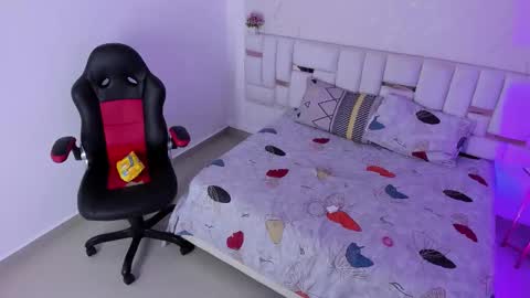  Ainoa online show from November 26, 2025, 11:11 am