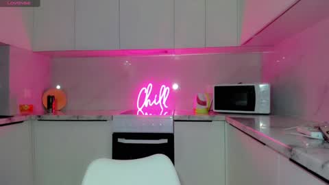 Snapshot of aira_vi chatting on December 3, 2024, 11:02 pm Aira online show from December 3, 2024, 11:02 pm