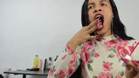 Aisha online show from September 25, 2025, 2:59 am