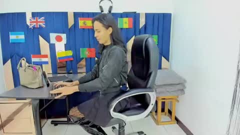 Aisha online show from June 29, 2026, 6:19 pm