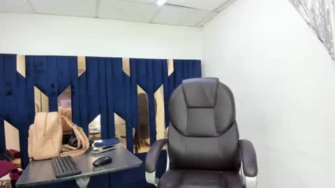 Aisha online show from July 25, 2026, 6:27 pm