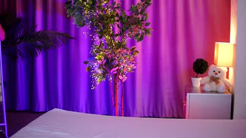 Lora online show from January 17, 2025, 6:36 am