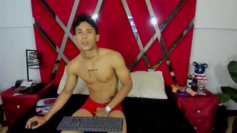 aishaxht online show from April 19, 2026, 8:44 pm