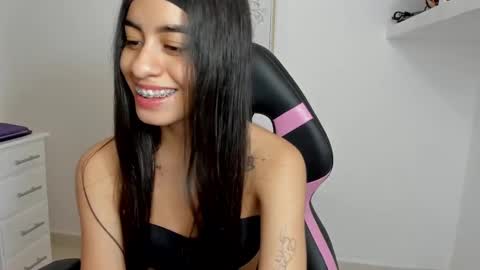 VALENTINA  independent online show from March 6, 2025, 12:32 am