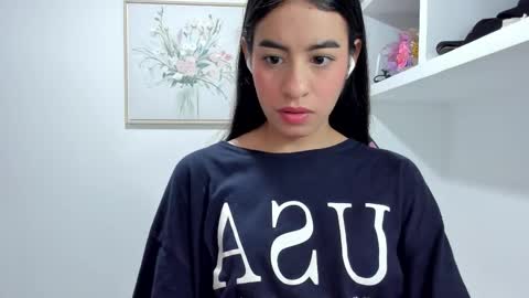 VALENTINA  independent online show from October 3, 2025, 10:01 am