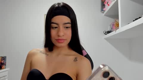 VALENTINA  independent online show from November 17, 2025, 2:28 am