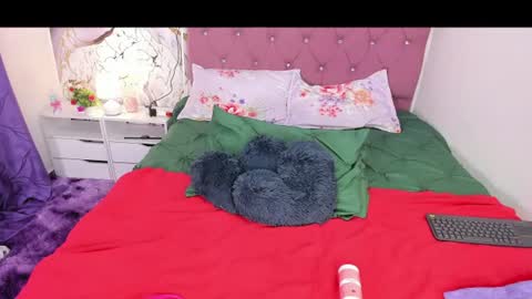 aitana_star1 online show from June 9, 2026, 9:37 pm