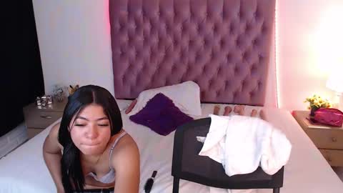Snapshot of aixa_shaw chatting on January 16, 2025, 10:44 pm AIXA online show from January 16, 2025, 10:44 pm
