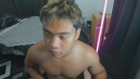 Snapshot of aizawa194624 chatting on May 1, 2026, 2:43 pm aizawa194624 online show from May 1, 2026, 2:43 pm