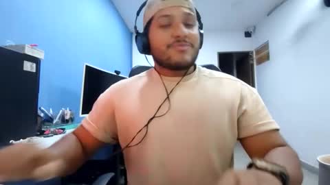 Esteban online show from November 24, 2025, 8:47 am