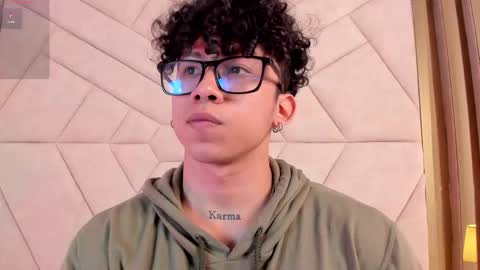 akazaboy online show from October 20, 2025, 4:24 am