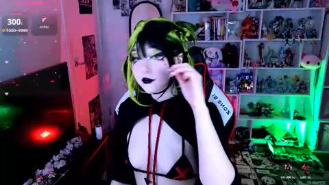 Snapshot of aki__ra chatting on July 28, 2026, 7:04 pm Aki online show from July 28, 2026, 7:04 pm