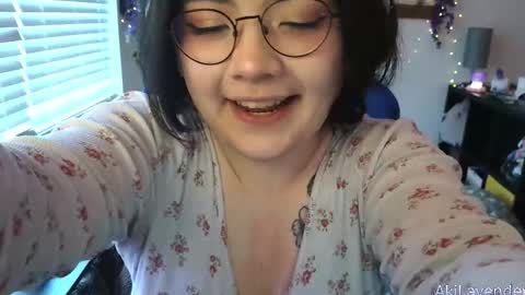Aki . online show from October 15, 2025, 8:53 pm