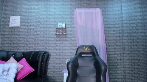 Akimmidoll GMT-5 0630 -1330 online show from November 8, 2025, 1:11 pm