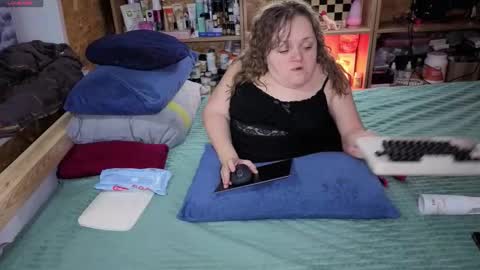 Natalie online show from December 5, 2025, 10:57 am