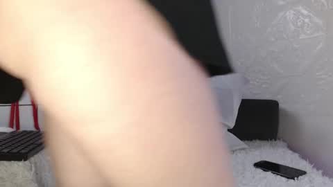 Amilia online show from December 21, 2025, 5:09 pm