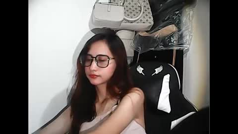 akira_z101 online show from December 26, 2024, 11:43 am