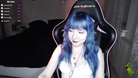 akirahartyx online show from December 1, 2024, 4:29 pm