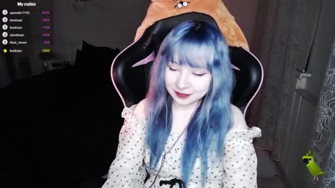 akirahartyx online show from January 11, 2025, 2:04 pm