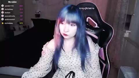 akirahartyx online show from October 19, 2025, 5:13 pm