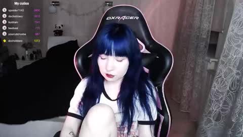 akirahartyx online show from October 23, 2025, 4:39 pm