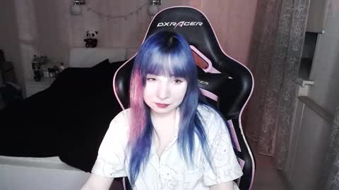 akirahartyx online show from November 24, 2025, 4:51 pm