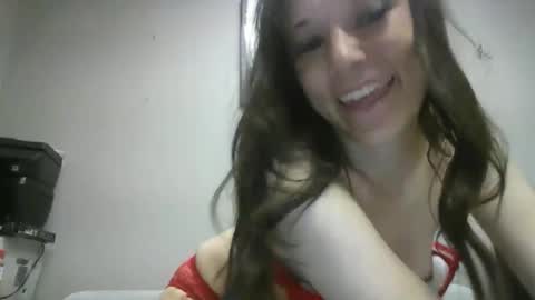 Snapshot of akizzy021 chatting on May 18, 2026, 8:47 pm akizzy021 online show from May 18, 2026, 8:47 pm