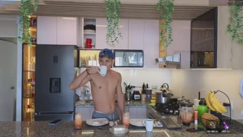 Al Fox  Miko Fortuni  online show from December 5, 2024, 6:33 pm