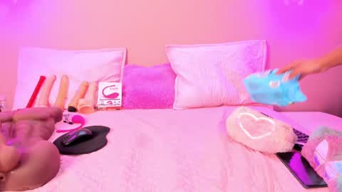 Alahia  online show from January 25, 2025, 12:05 pm