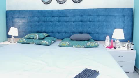 Alahiacardona online show from November 8, 2025, 1:22 pm