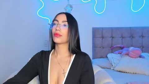 Alaia Alegria online show from March 13, 2026, 10:49 pm