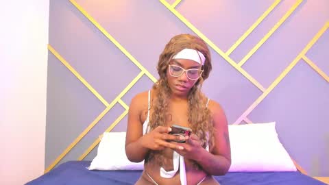 alaia_colins online show from February 10, 2025, 3:13 am