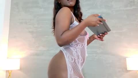 Snapshot of alaia_colins chatting on July 1, 2026, 2:02 am alaia_colins online show from July 1, 2026, 2:02 am