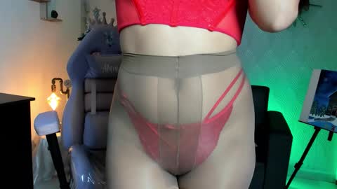 Alaia online show from December 22, 2025, 11:02 pm