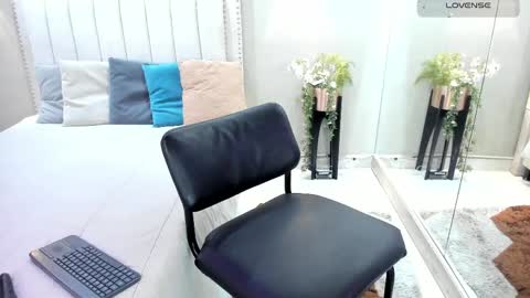     online show from April 18, 2026, 7:58 pm