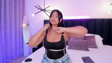 Alaia online show from April 18, 2026, 7:40 pm