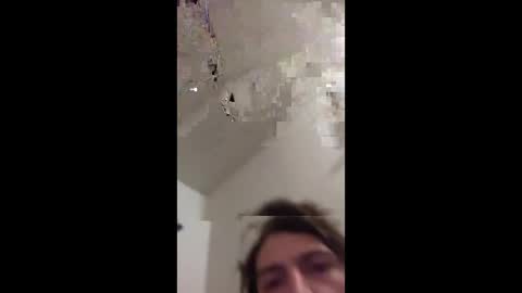 Snapshot of alain420 chatting on December 17, 2024, 1:18 am Tom online show from December 17, 2024, 1:18 am