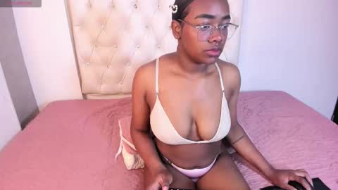 Snapshot of alana__foxxx chatting on November 28, 2025, 3:04 pm alana online show from November 28, 2025, 3:04 pm