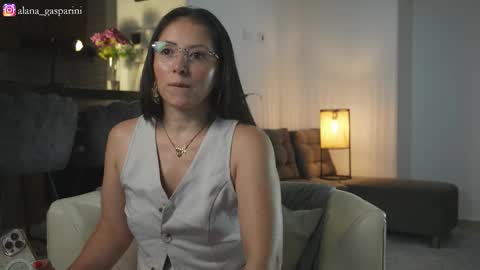 Alana Gasparini online show from November 14, 2025, 2:43 am